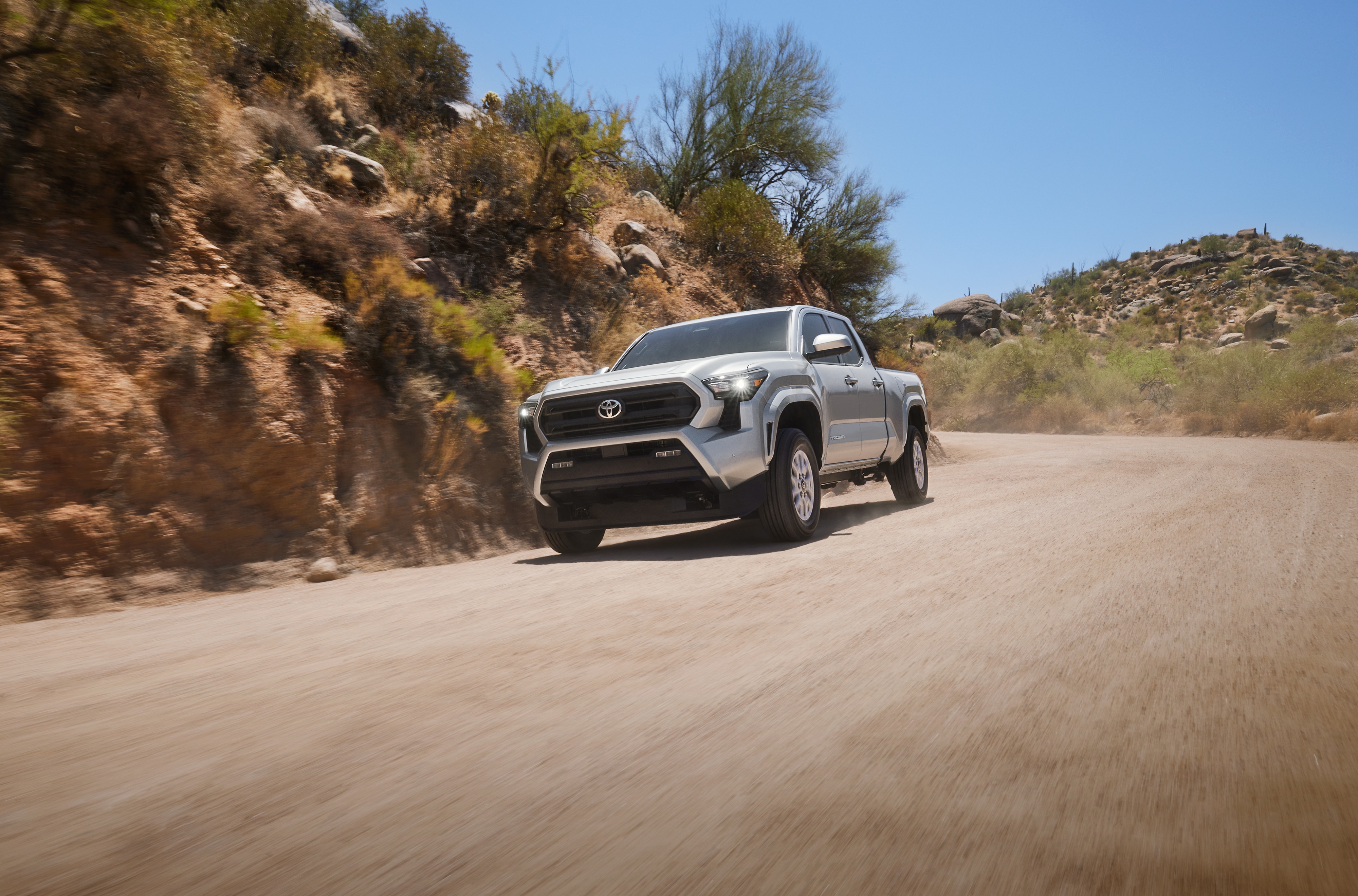 2026-Toyota-Tacoma-SR5-DoubleCab-Truck-L01.jpg